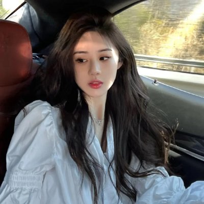 不装了，我姐姐是首富